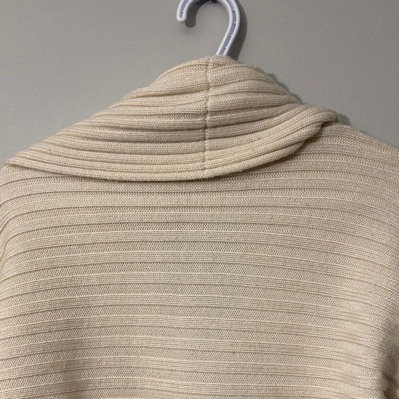Stylish Cream Ribbed Women's Cardigan - Picture 6 of 8